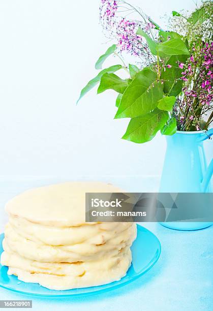 In Casa Torta A Strati - Fotografie stock e altre immagini di Beige - Beige, Blu, Bouquet