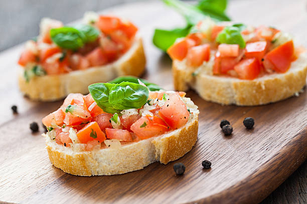 新鮮なブルスケッタ - appetizer bruschetta meal lunch ストックフォトと画像