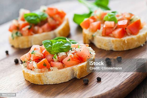 Świeże Bruschetta - zdjęcia stockowe i więcej obrazów Bruschetta - Bruschetta, Pomidor - Jarzyna, Antipasto