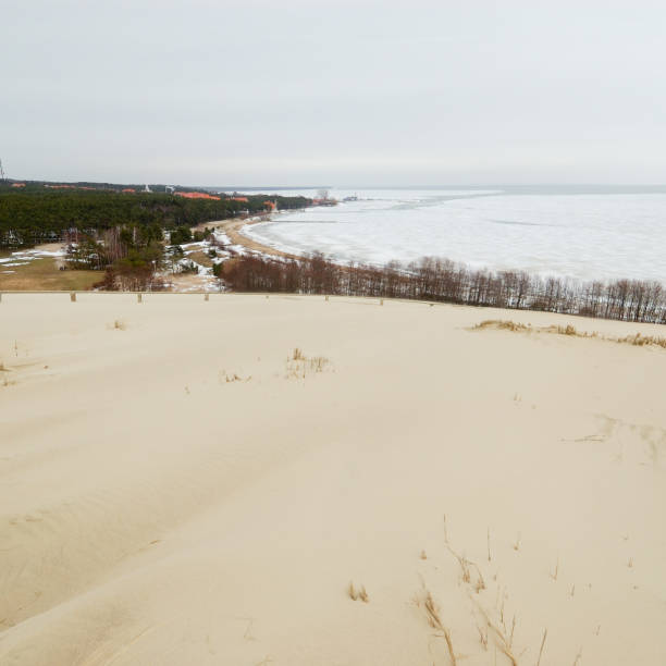 istock View to the frozen sea 166220315