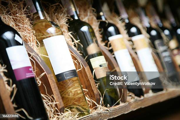 클로즈업 샷 Wineshelf 와인에 대한 스톡 사진 및 기타 이미지 - 와인, 와인병, 상자