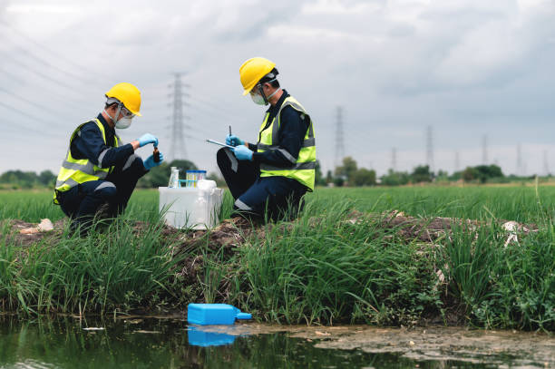 istock Take samples of water contaminated with environmental toxic waste or suspected sources of pollution. 1662357727