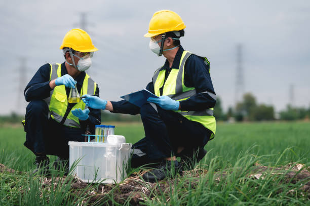 istock Take samples of water contaminated with environmental toxic waste or suspected sources of pollution. 1662357732