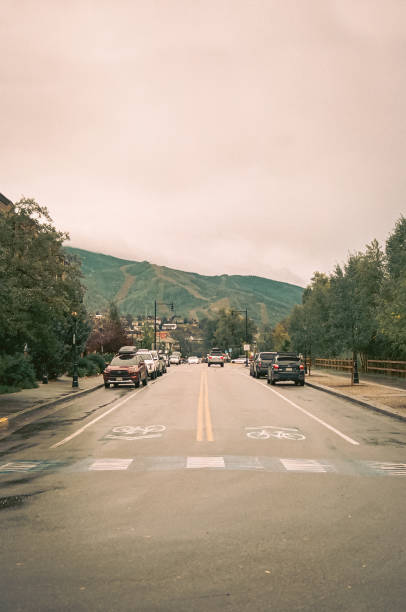 istock Mountain Town Main Street 1662491197