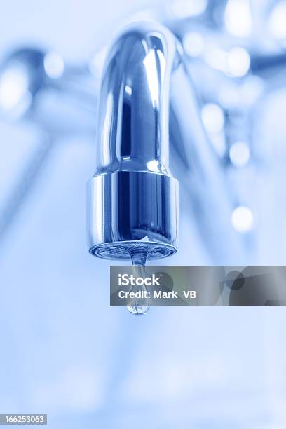 Foto de Detalhe Do Grou De Água e mais fotos de stock de Azul - Azul, Bebida, Bebida gelada