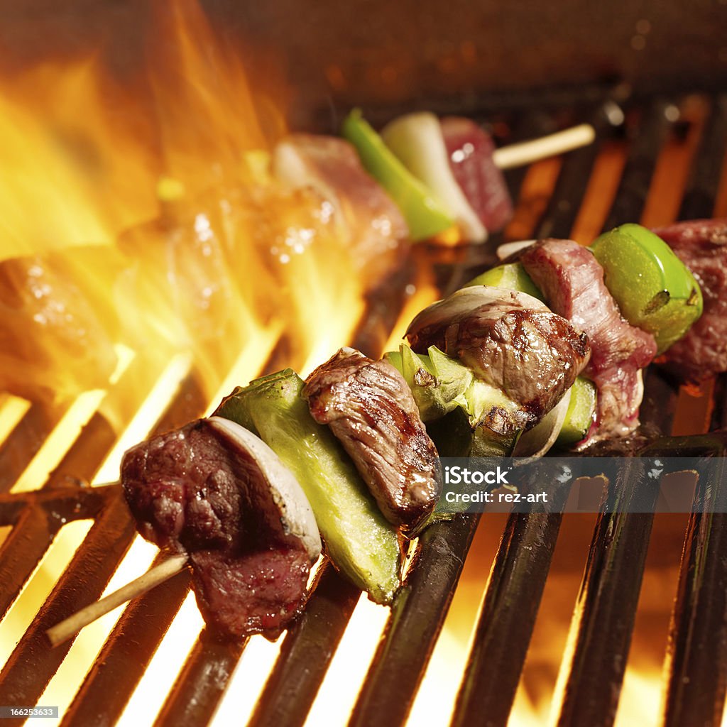 Szisz kabobs wołowy na grill - Zbiór zdjęć royalty-free (Barbecue)