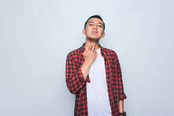 istock Covid symptoms, Sore Throat 1662597346