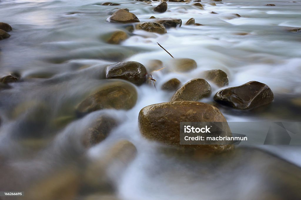 Long exposure shot of a реку и горы - Стоковые фото Азия роялти-фри