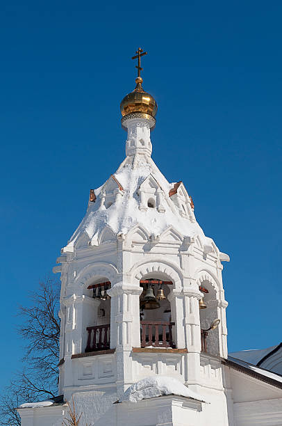 clocher de l'église orthodoxe antique - monkhood photos et images de collection
