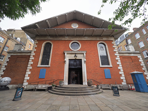 This is one of 18 blocks of flats built in mock Tudor style between 1928 and 1936. It is the Hanger Hill Garden Estate in Ealing, London W3. It is sometimes known as the Tudor Estate. Tudor buildings feature a white facade with prominent wooden beams picked out in black or brown. Historically, the real Tudor period in England extends from 1485 to 1603. Architecture harking back to such times shows a real affection for and appreciation of the past.