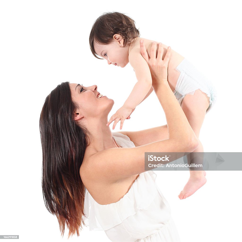 Linda mãe aumentar a sua filha a olhar com sensibilidade - Royalty-free Bebé Foto de stock