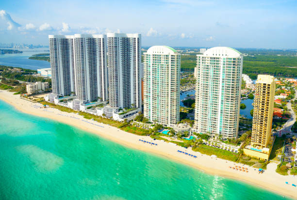 istock Miami Tourist Resort. 1662978520