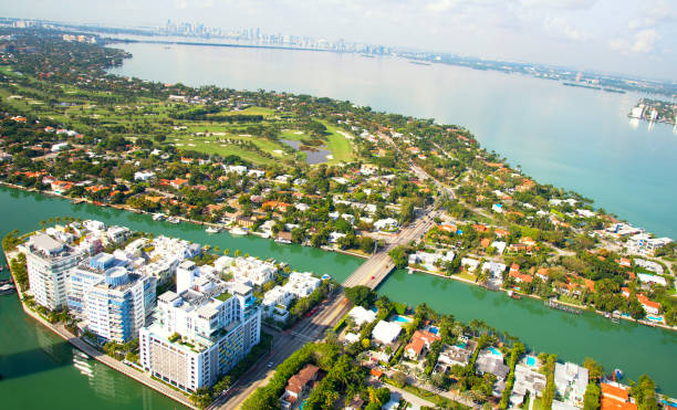 istock Miami Tourist Resort. 1662978524