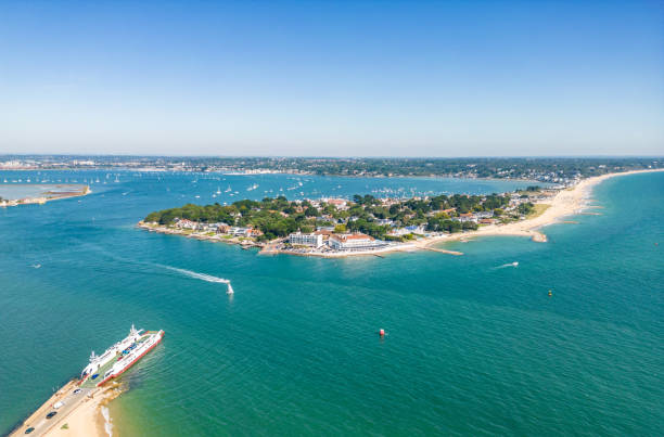 istock Chain Ferry at Studland, links to Sandbanks 1663009194