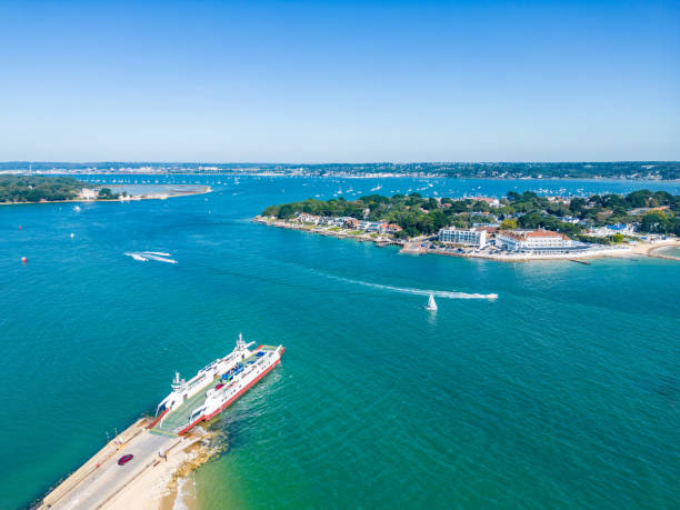 Sandbanks Chain Ferry in Poole Harbour Sandbanks Chain Ferry in Poole Harbour, takes vehicles to Studland sandbanks poole harbour stock pictures, royalty-free photos & images