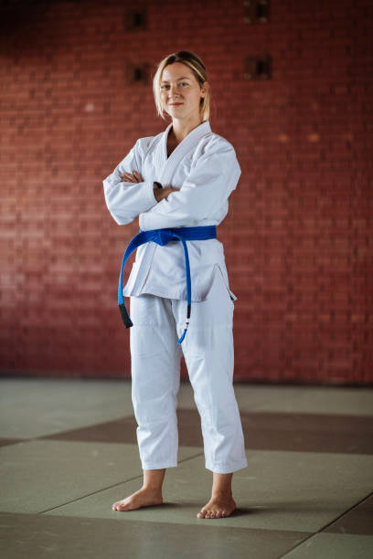 着物の着付け - karate judo belt aikido ストックフォトと画像