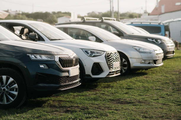 istock Parked cars 1663078144