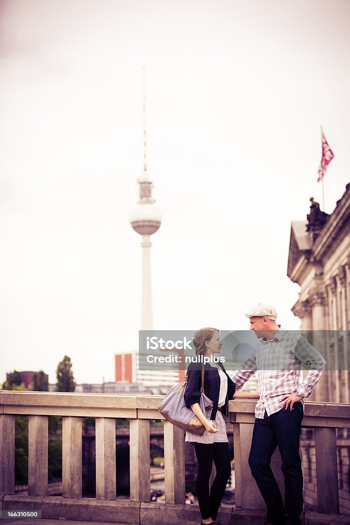 Adulte couple de Tourisme de berlin - Photo de Adulte libre de droits