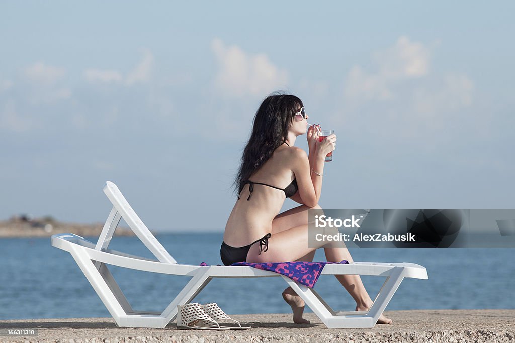 Schöne brunette am Strand - Lizenzfrei 20-24 Jahre Stock-Foto