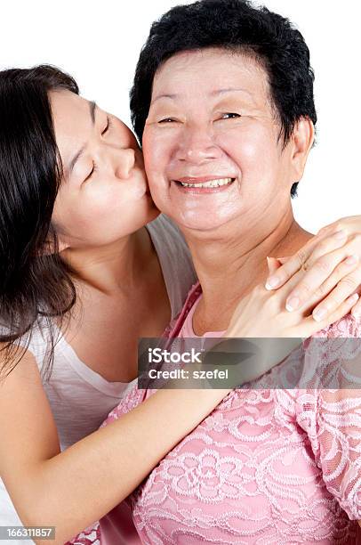 Baciare - Fotografie stock e altre immagini di 60-69 anni - 60-69 anni, Abbracciare una persona, Accudire