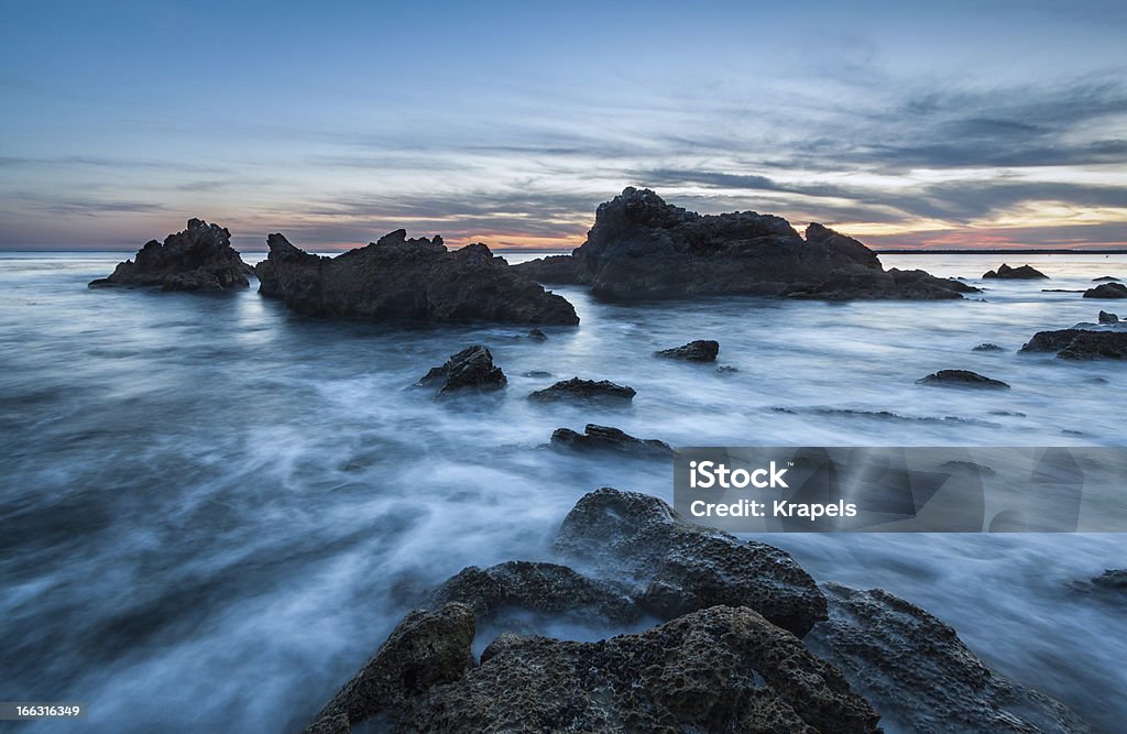 Rocky przybrzeżnych seascape - Zbiór zdjęć royalty-free (Bez ludzi)