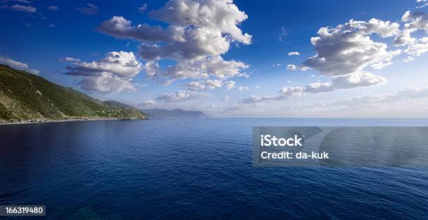 Luftbild Des Meeres Moody Wolken Stockfoto und mehr Bilder von Berg - Berg, Brandung, Bucht