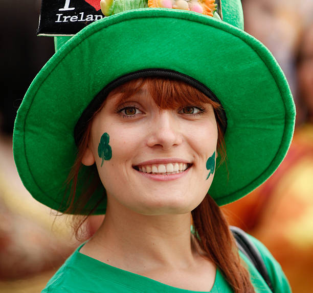 Szczęśliwa kobieta Portret (Saint Patrick's Day – zdjęcie