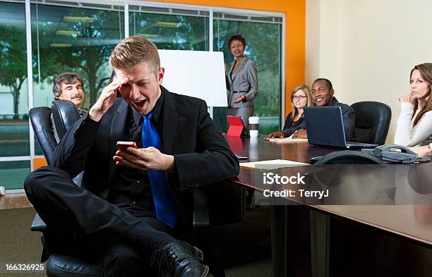 Foto de A Interrupção e mais fotos de stock de Escritório - Escritório, Desrespeito, Inconveniência