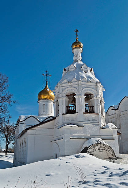 église st. paraskeva dans la ville de sergiev posad - monkhood photos et images de collection