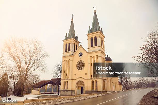 Foto de A Igreja Tekije Novi Sad Sérvia e mais fotos de stock de Amarelo - Amarelo, Arquitetura, Catedral