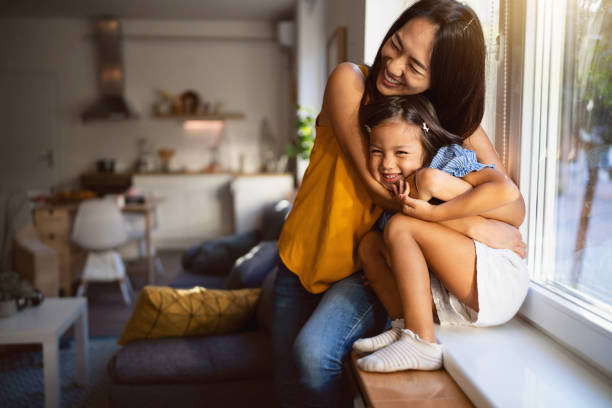 istock Mother and daughter Japanese ethnicity hugging 1663343922