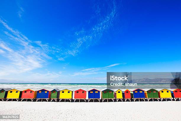 Playa Muizenberg Foto de stock y más banco de imágenes de Ciudad del Cabo - Ciudad del Cabo, Bahía Falsa, Colorido