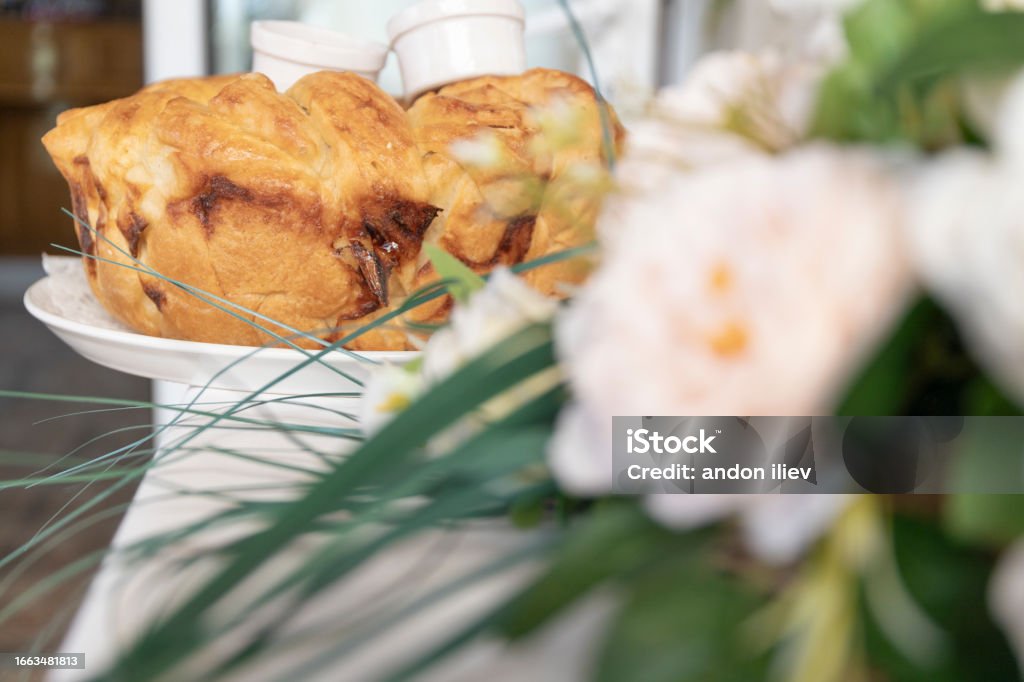 Cuisine traditionnelle en Europe de l’Est, pain fait maison pour une fête de mariage - Photo de Bulgarie libre de droits Cuisine traditionnelle en Europe de l’Est, pain fait maison pour une fête de mariage - Photo de Bulgarie libre de droits