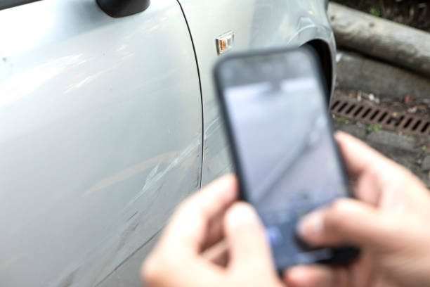 istock Taking a photo of scratches on a car 1663534270