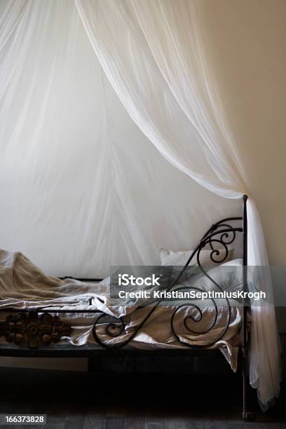 Letto Matrimoniale - Fotografie stock e altre immagini di Materasso - Materasso, Rete, Zanzariera