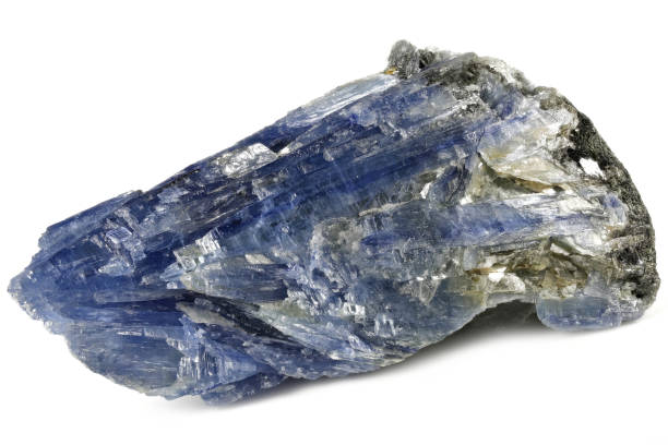 istock blue kyanite with quartz from Cepelinha, Brazil 1663769220