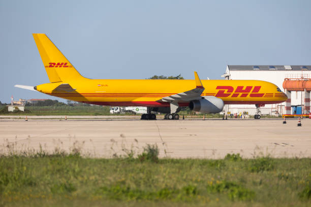 dhl飛行機 - dhl airplane freight transportation boeing ストックフォトと画像