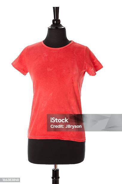 Foto de Em Branco Vermelho Brilhante Tingimento Camiseta Para Mulheres E Raparigas e mais fotos de stock de Algodão - Material Têxtil