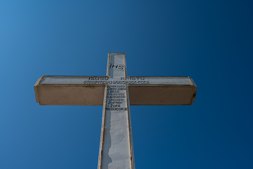 The Krizevac, with the Podbrdo and the church of St. James, is very important for those who go on pilgrimage to Medjugorje. On the top is a cross 8.5 meters high and 3.5 wide.