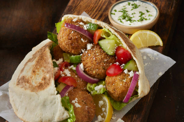 istock Falafal Pita Sandwich 1663971673