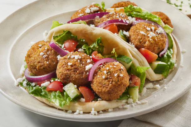 istock Falafal Pita Sandwich 1663972708