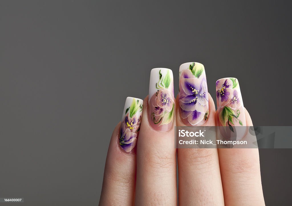 Dedos humanos com Linda manicure Primavera - Royalty-free Pintar as Unhas das Mãos Foto de stock