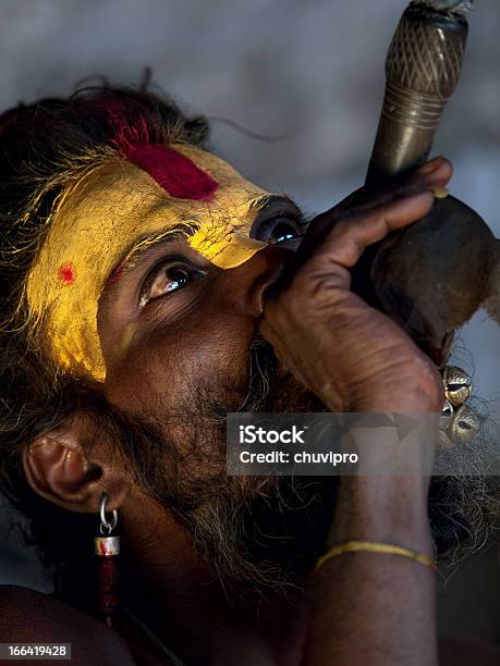 Sadhu Rauchen Hashish Stockfoto und mehr Bilder von Nepal - Nepal, Abgeschiedenheit, Asien