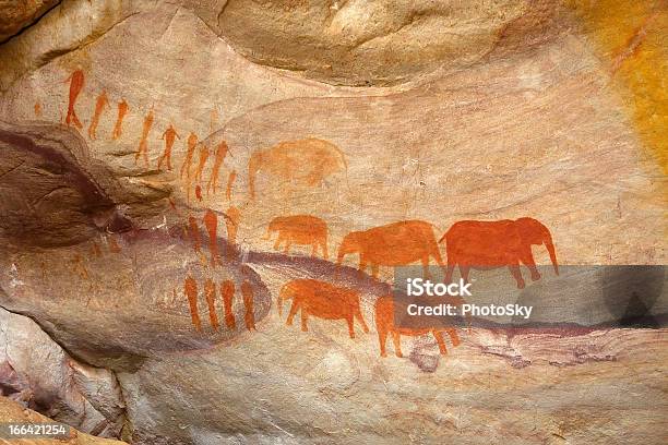 Bushman Elefante Pinturas Foto de stock y más banco de imágenes de Andar - Andar, Animal, Antiguo