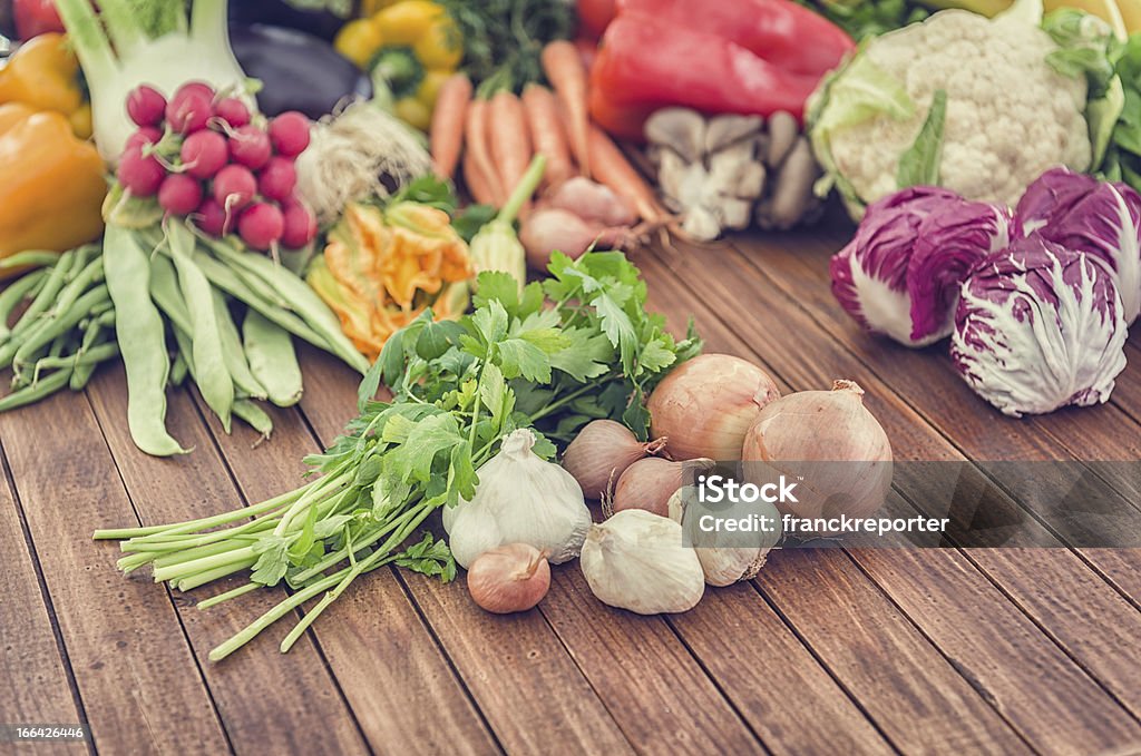 mix di verdure fresche di cibo al mercato - Foto stock royalty-free di Barbabietola