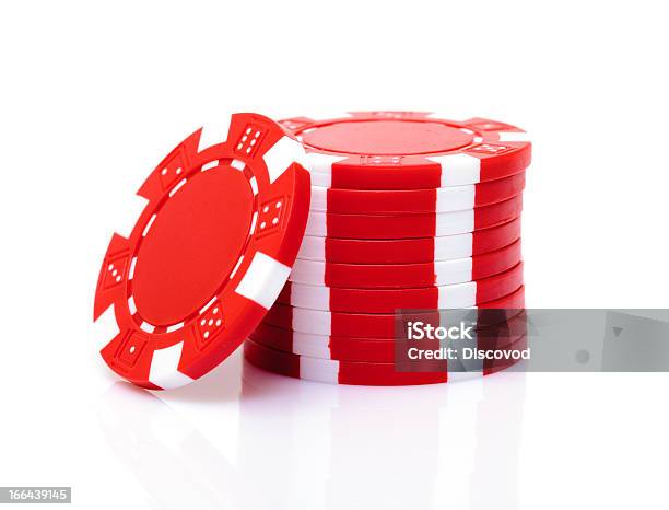 Pequenas Vermelha De Pilha De Fichas De Poker - Fotografias de stock e mais imagens de Curva - Forma - Curva - Forma, Ficha de Apostas, Figura para recortar