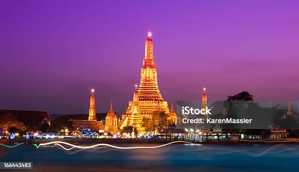 Wat Arun Bangkok - zdjęcia stockowe i więcej obrazów Akcesoria religijne - Akcesoria religijne, Architektura, Azja