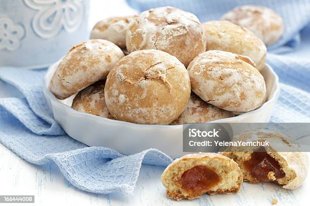 Pan De Jengibre Foto de stock y más banco de imágenes de Alimento - Alimento, Anticuado, Azul