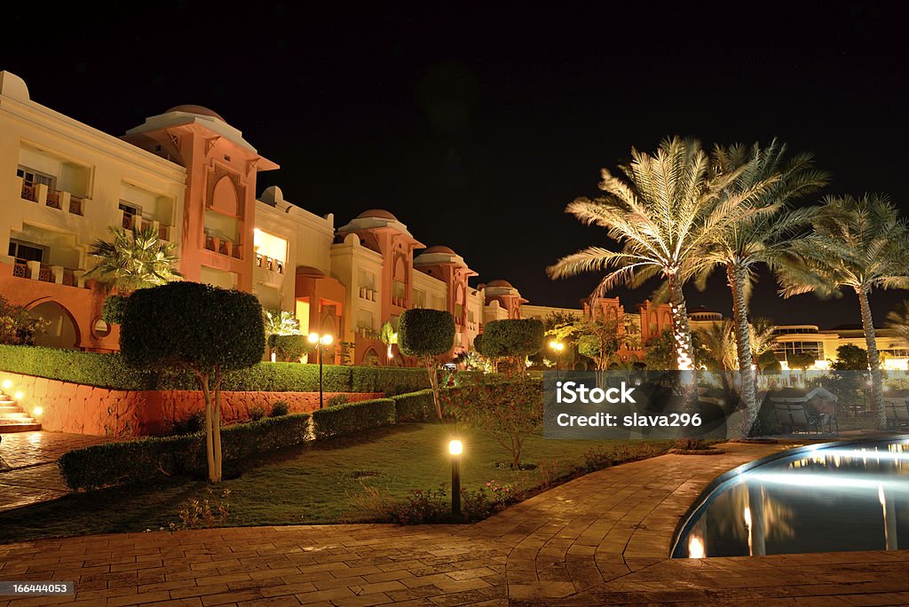Piscina no hotel de luxo em iluminação de Noite - Royalty-free Egito Foto de stock