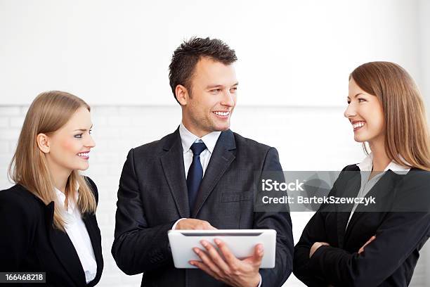 Reunión De Negocios Foto de stock y más banco de imágenes de Adulto - Adulto, Adulto joven, Alegre